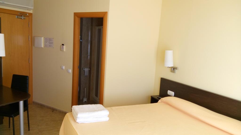 Hostal Sant Sadurni Sant Sadurní dʼAnoia Exterior foto